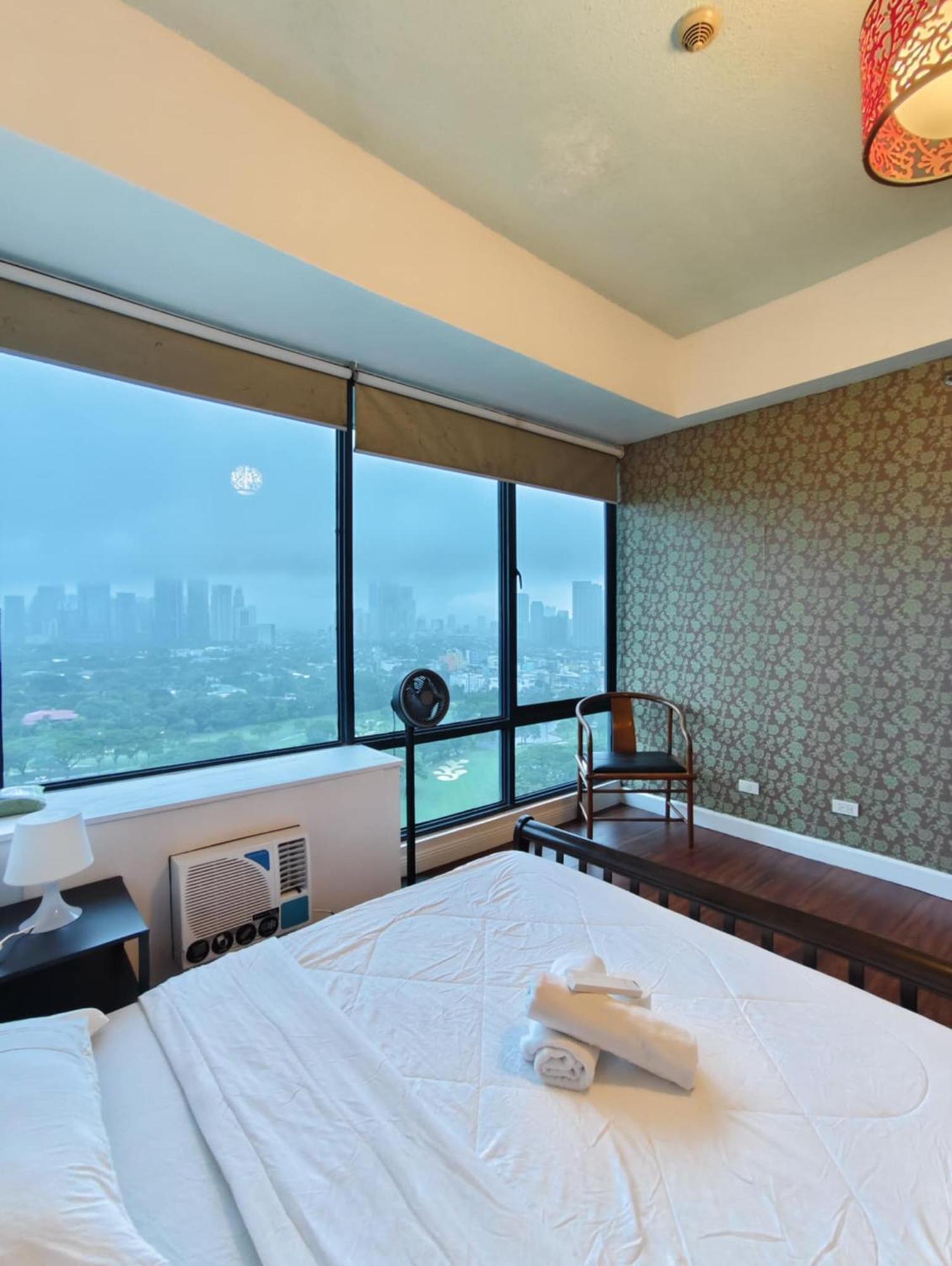 Bellagio One Bedrroom Bgc Burgos Circle By Christine Suites Ph Taguig Exterior foto